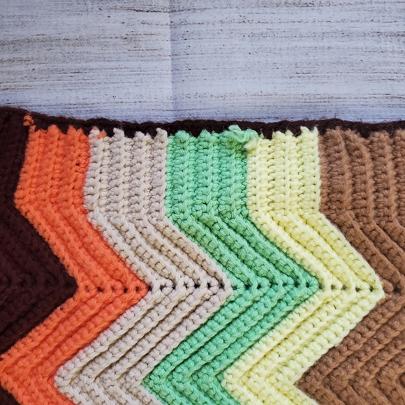 Vintage Zig Zag Knit Blanket - Picture 7 of 8